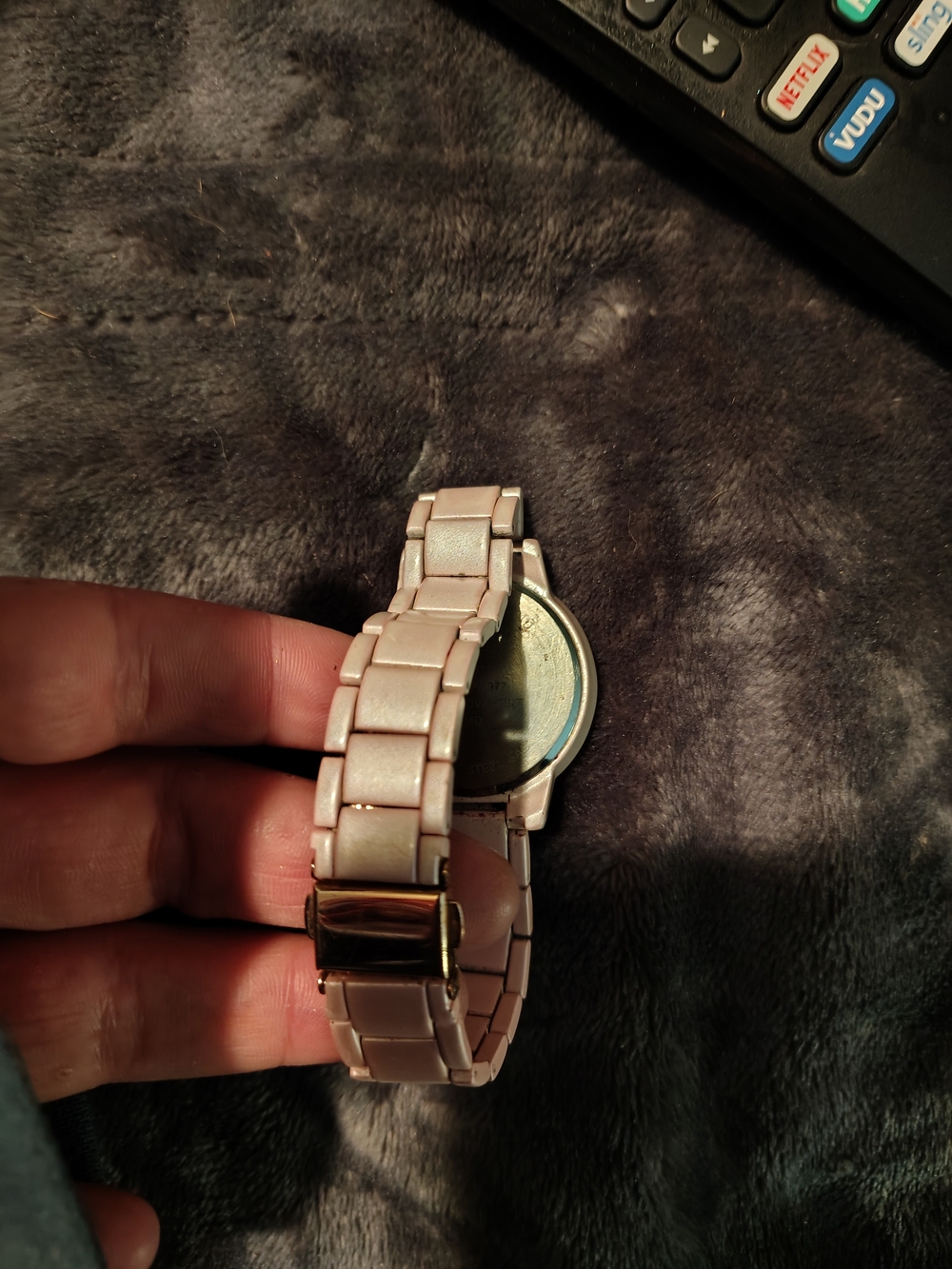 Elegant Women's Pink Crystal Accent Bracelet Watch For Sale! - Picture 3 of 3